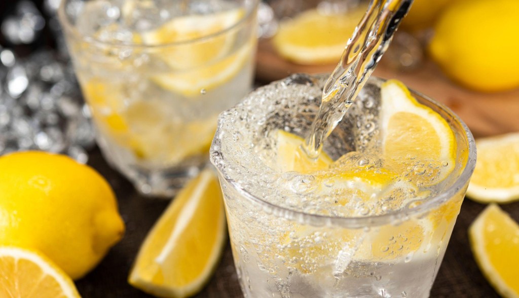 sparkling lemon water