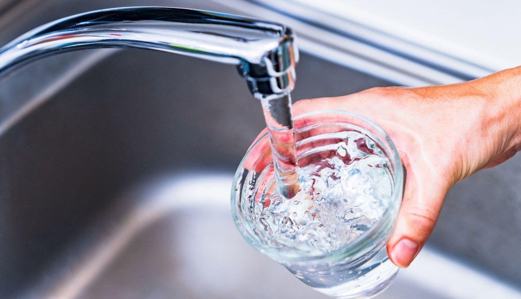 hand filling up water from faucet