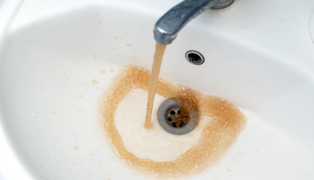 brown water from faucet