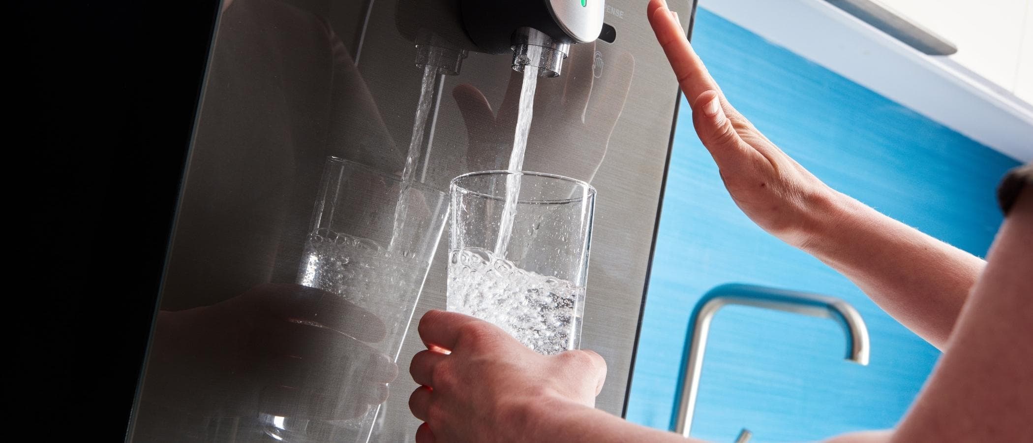 hand dispensing touchless sparkling water dispenser