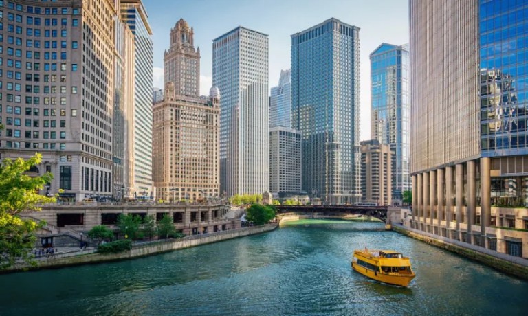 chicago water and skyline