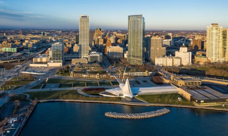 Milwaukee skyline and water