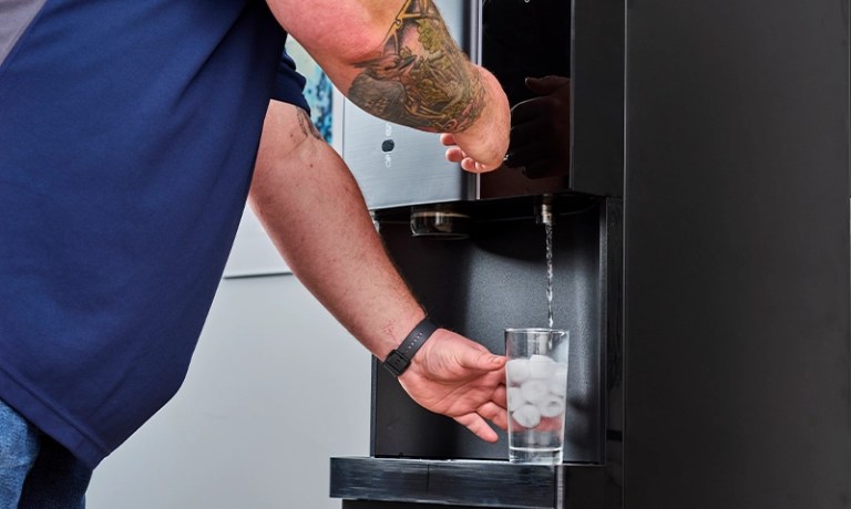 Man dispensing 956 water and ice dispenser